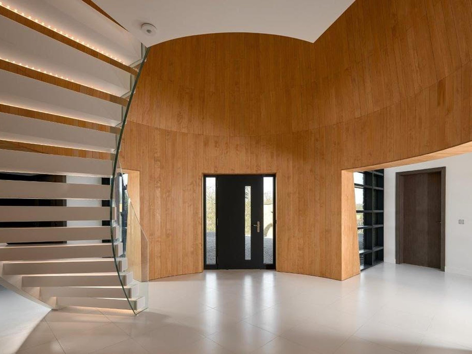 Griffon House, Surrey — view 3