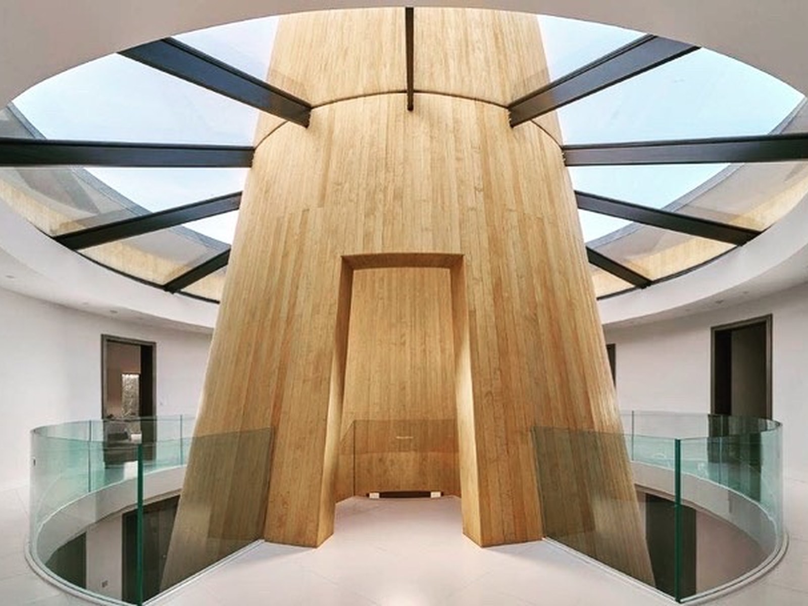 Griffon House, Surrey — view 6
