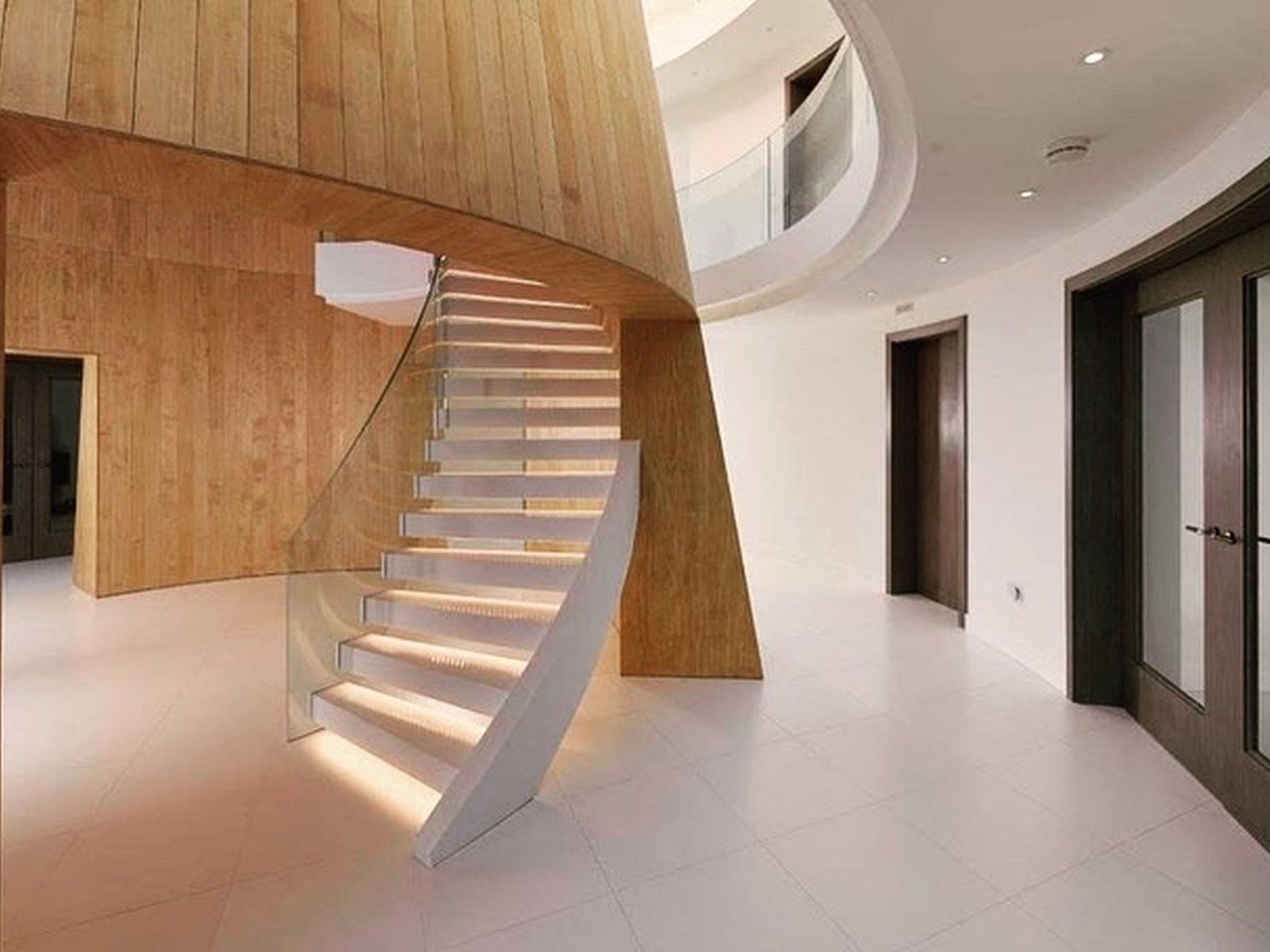 Griffon House, Surrey — view 4